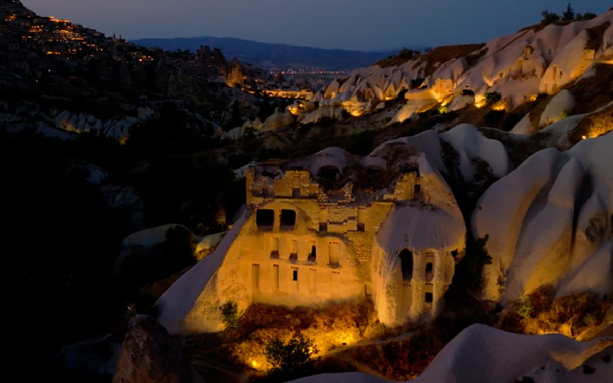 Atmospheric Light for Eternity: LEDVANCE Illuminates the Güvercinlik Valley in Cappadocia